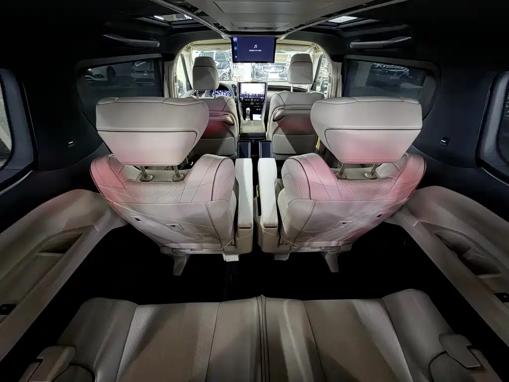 Toyota Alphard - фото 14