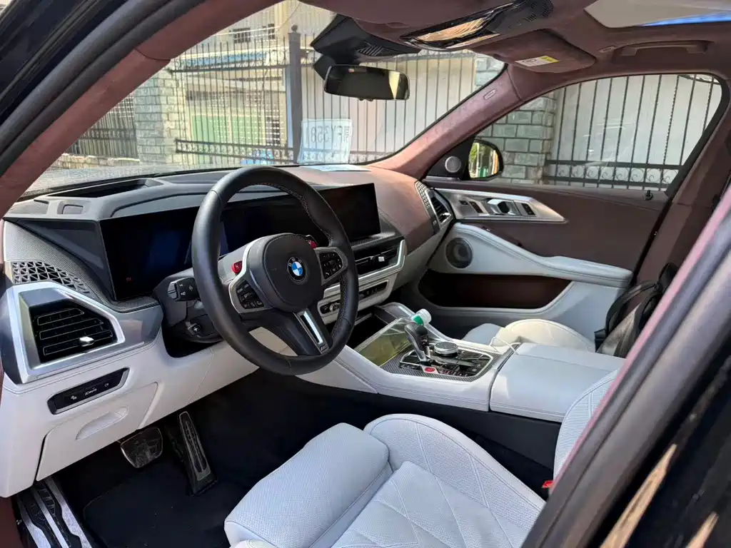 BMW XM 2023 50e