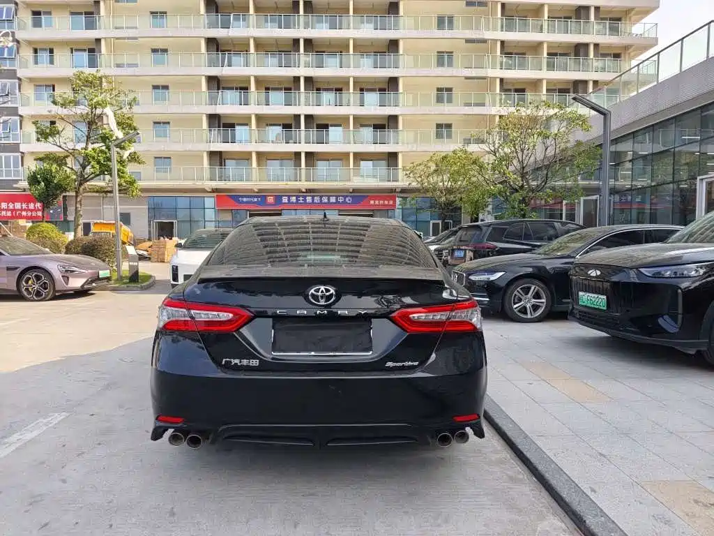 Toyota Camry — миниатюра 4