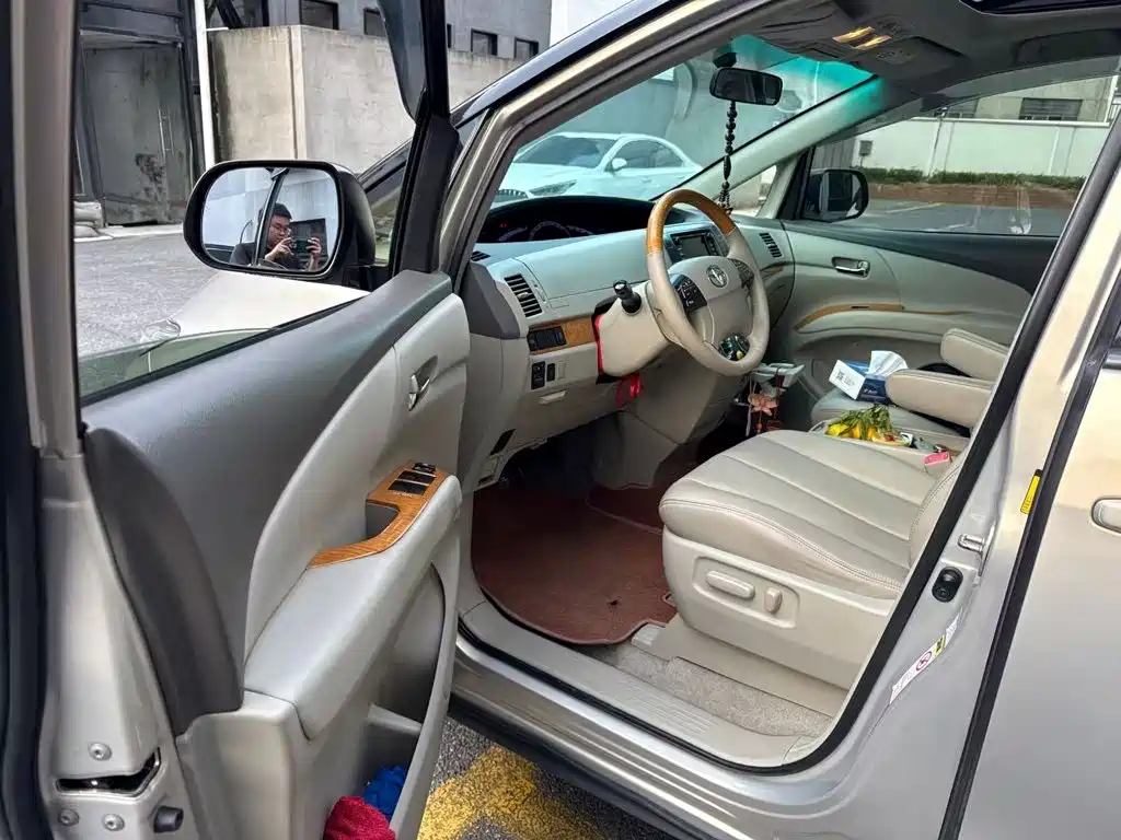 Toyota Previa — миниатюра 2