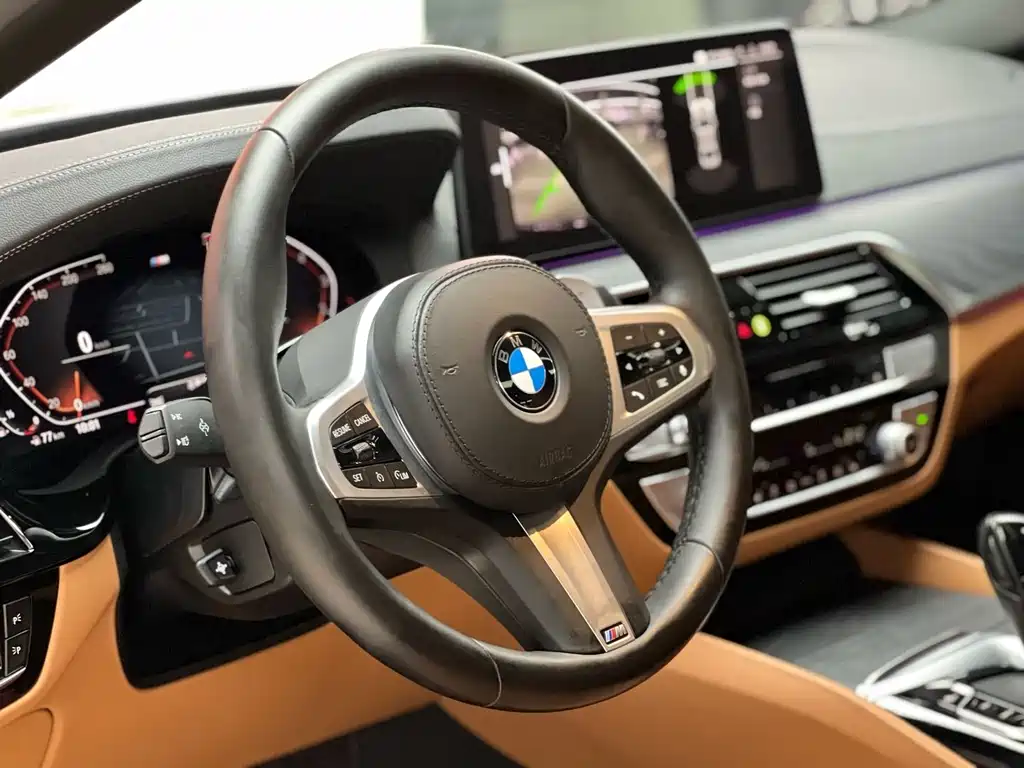 BMW 5 Series — миниатюра 7