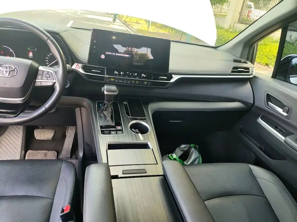 Toyota Sienna — миниатюра 9