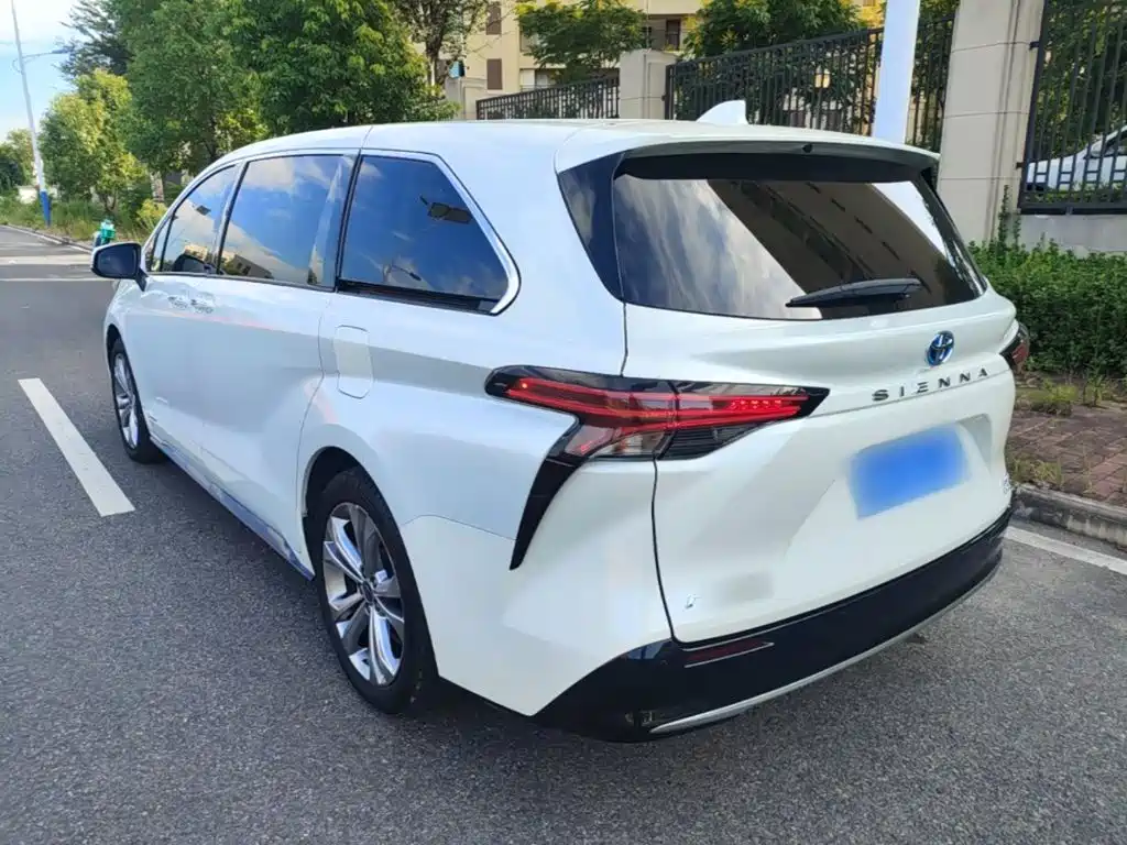 Toyota Sienna — миниатюра 23