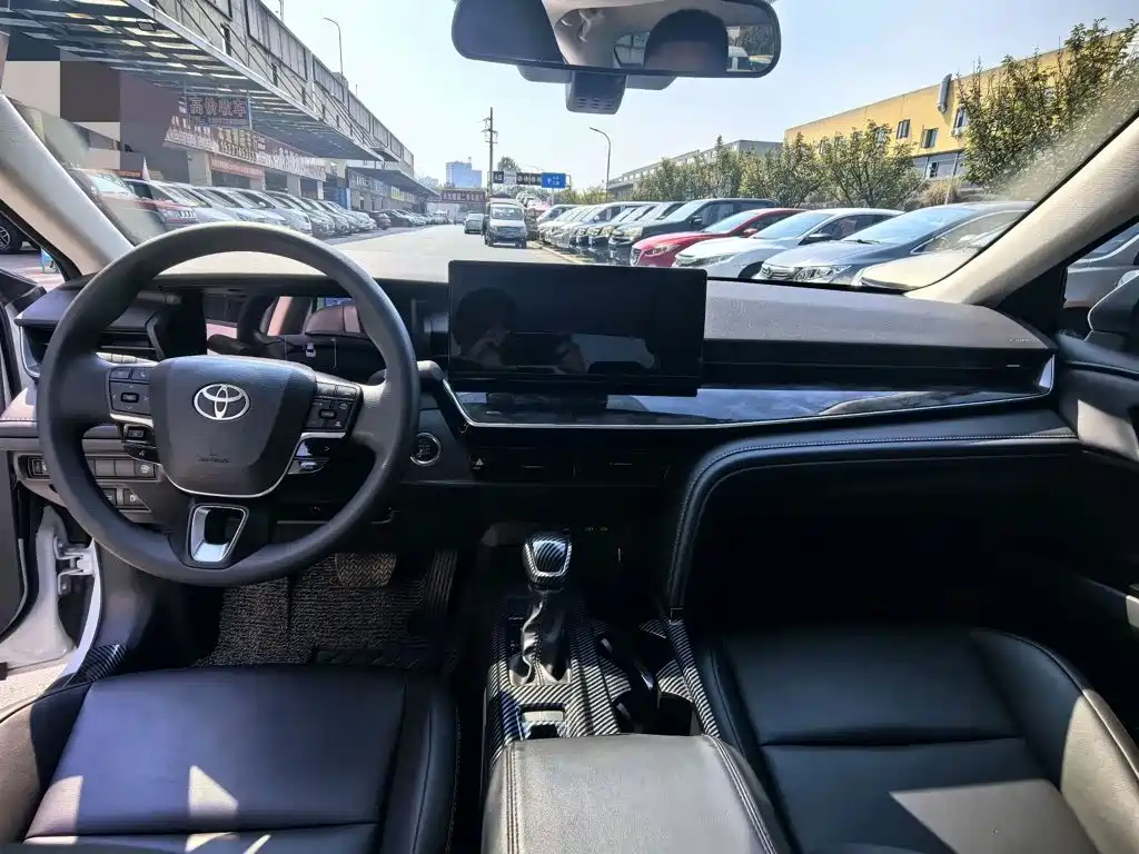 Toyota Camry — миниатюра 5