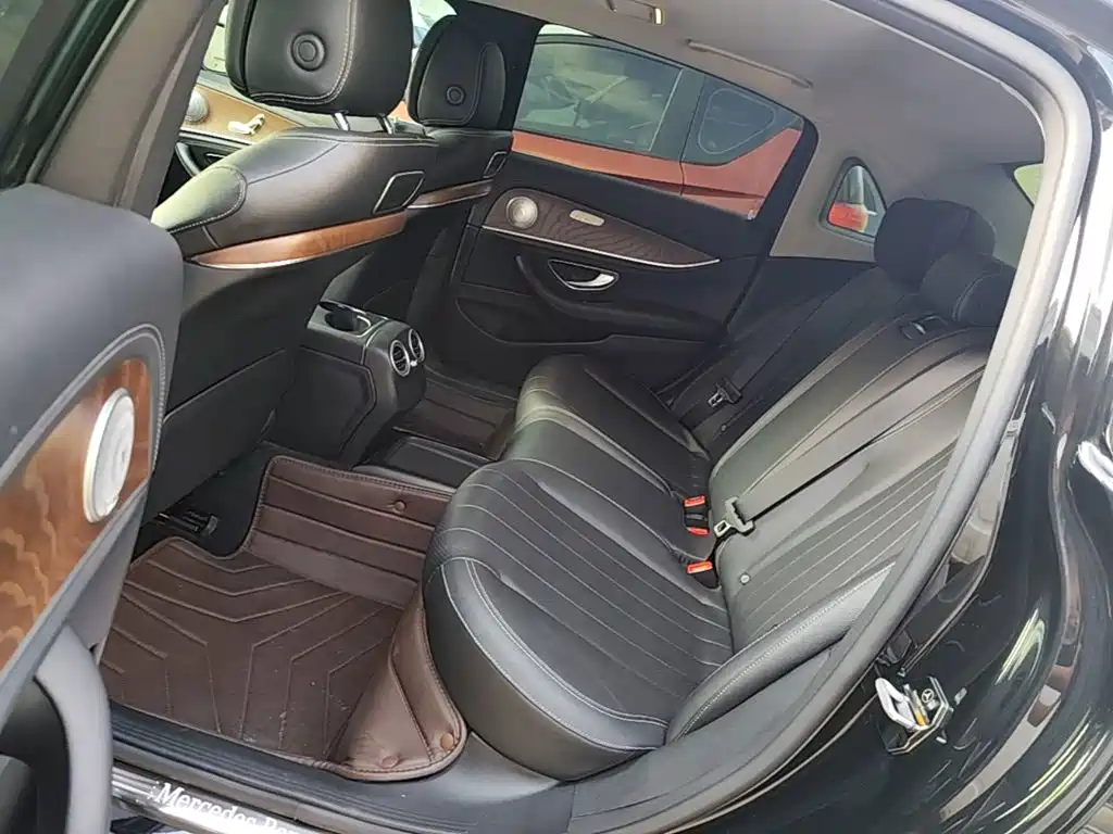 Mercedes-Benz E-Class — миниатюра 17