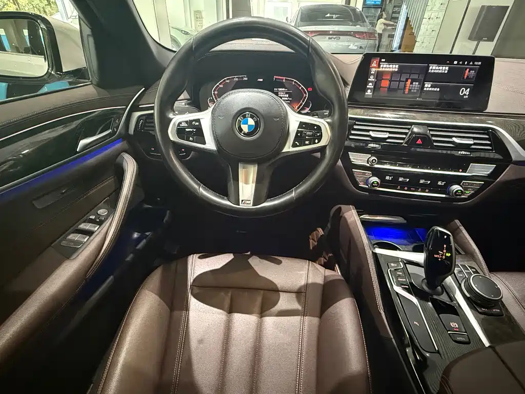 BMW 5 Series — миниатюра 9