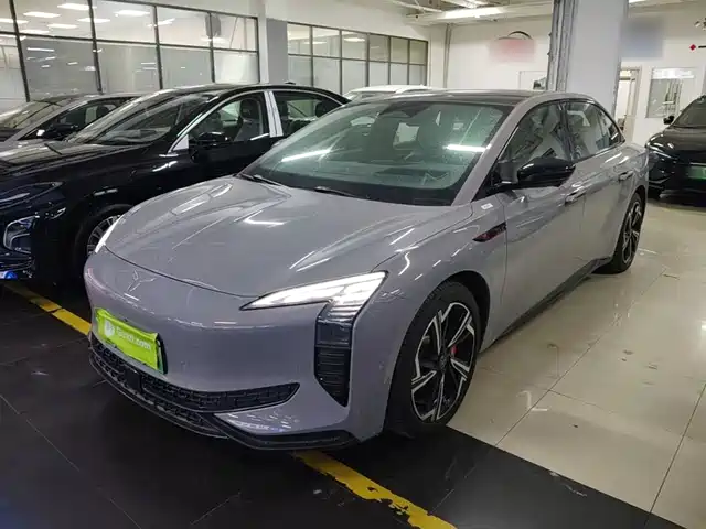 2024 Hongqi EH7