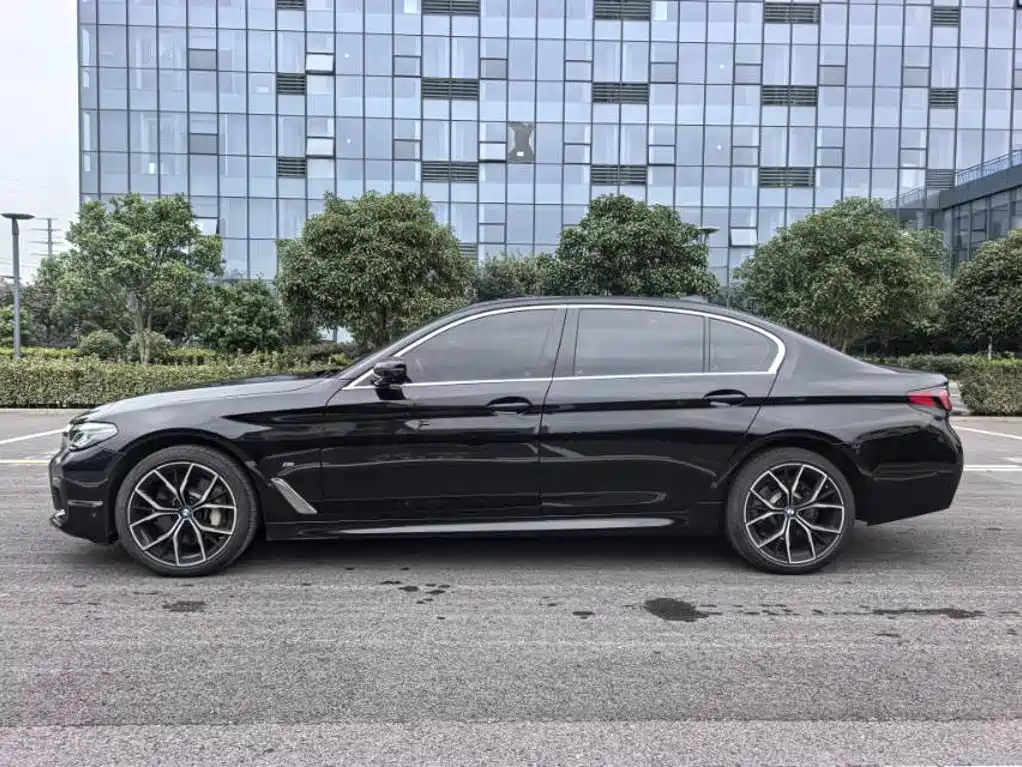 BMW 5 Series — миниатюра 7