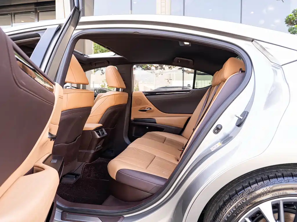 Lexus ES — миниатюра 10