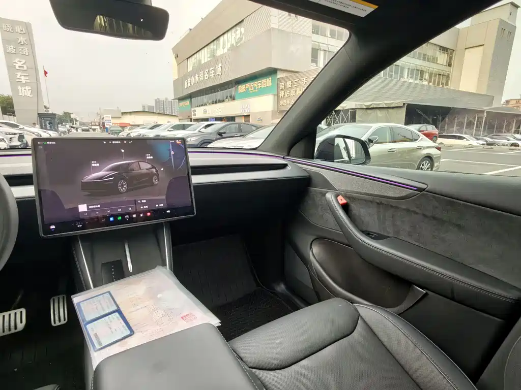 Tesla Model Y L — миниатюра 10