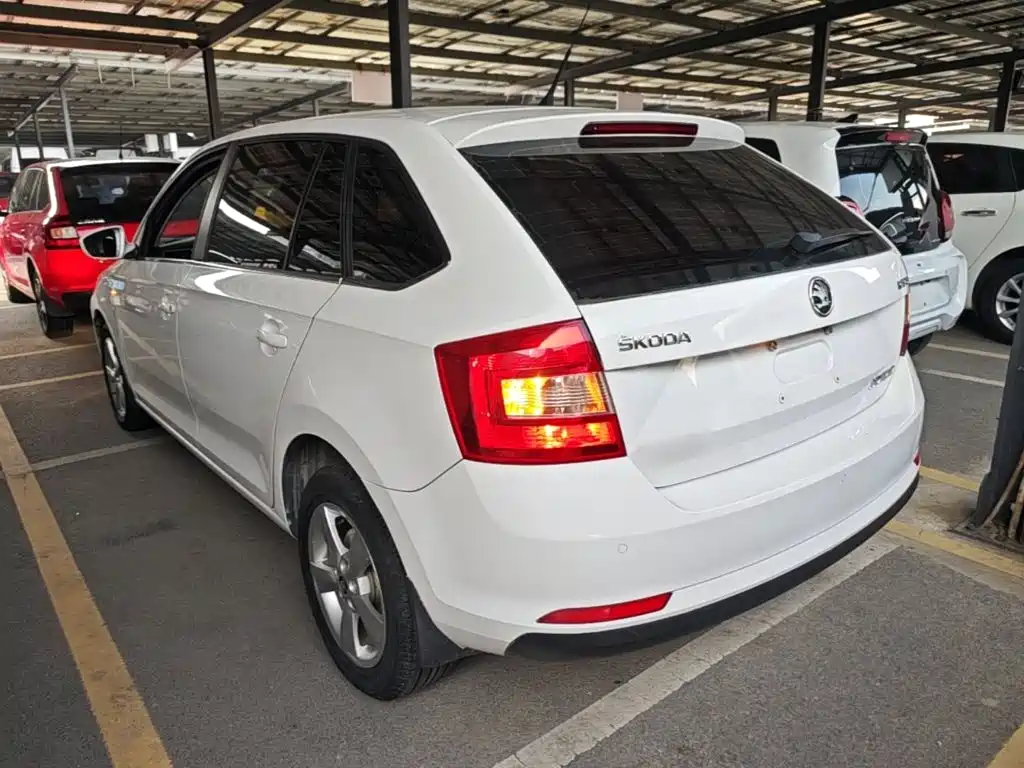 Skoda Rapid Spaceback — миниатюра 5