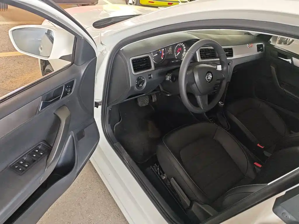 Skoda Rapid Spaceback — миниатюра 16