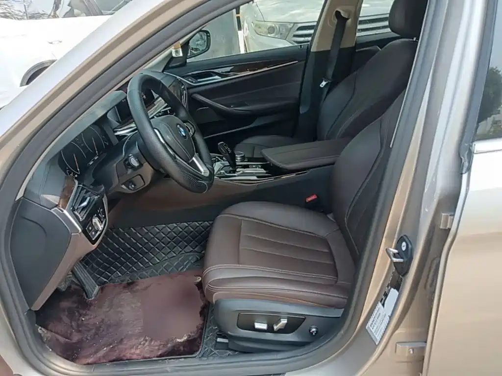 BMW 5 Series — миниатюра 15