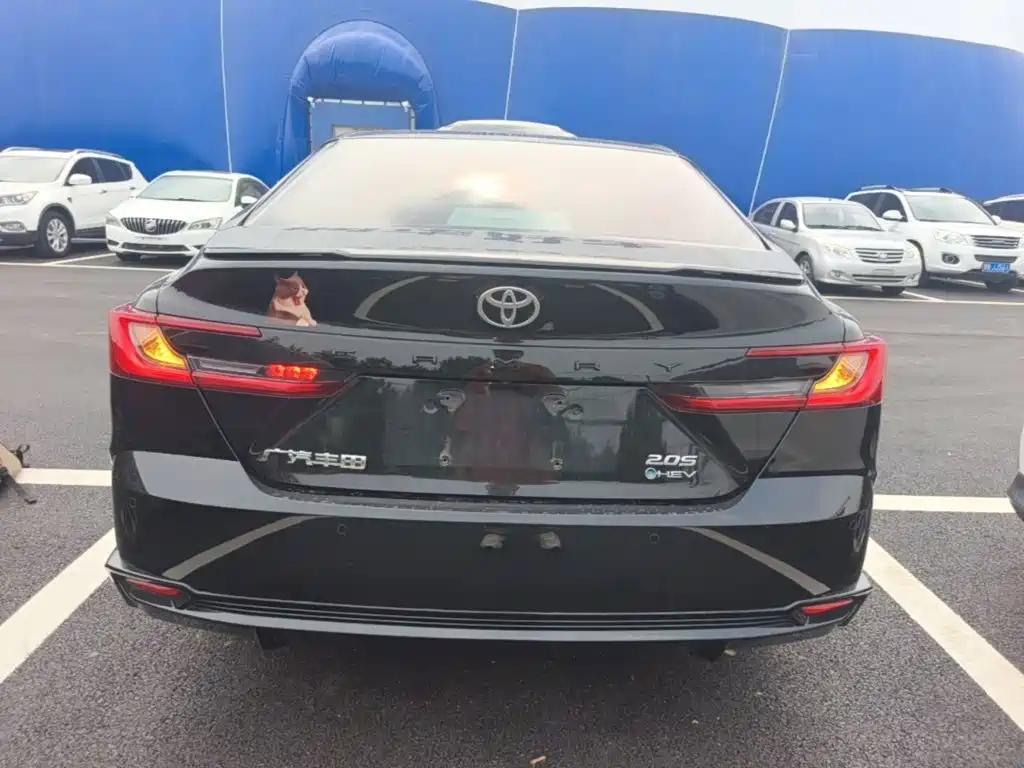 Toyota Camry — миниатюра 6