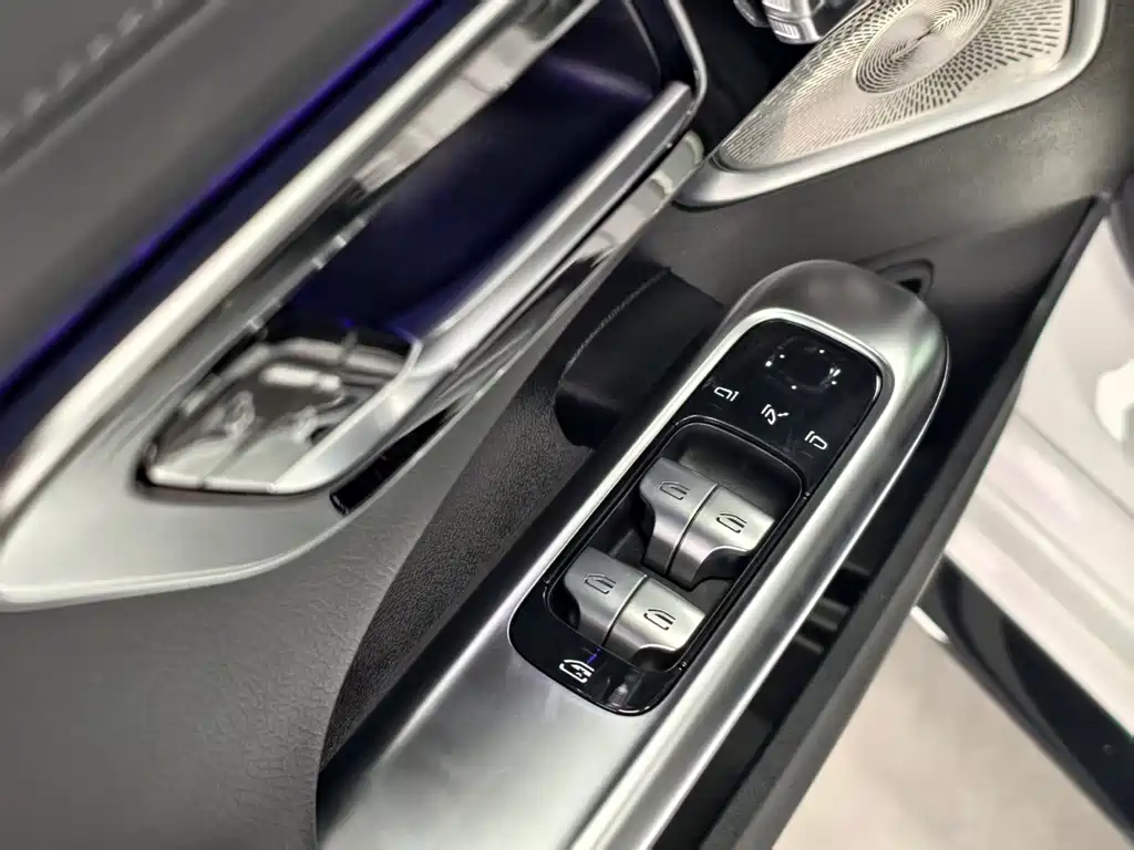 Mercedes-Benz C-Class — миниатюра 10