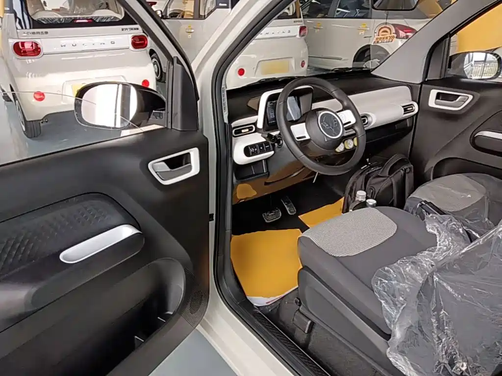 Wuling MINIEV — миниатюра 12