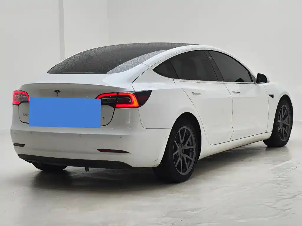 Tesla Model 3 — миниатюра 7