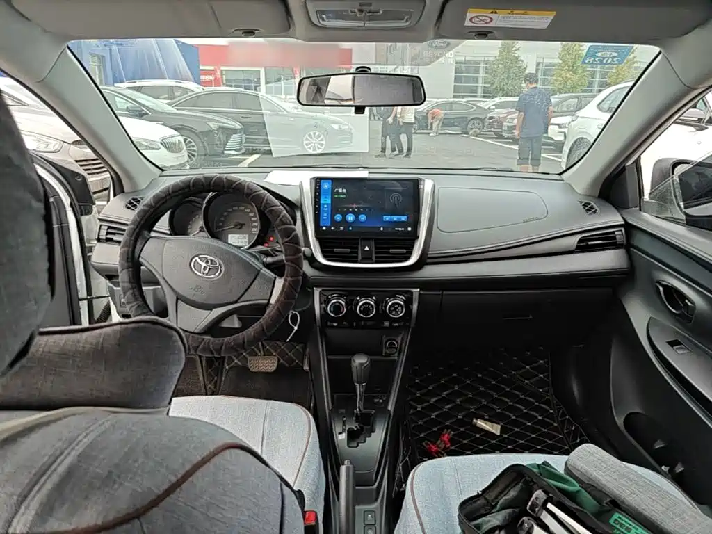 Toyota Yaris L — миниатюра 10