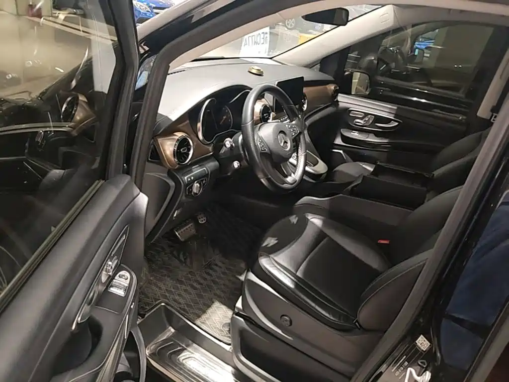 Mercedes-Benz V-Class — миниатюра 12