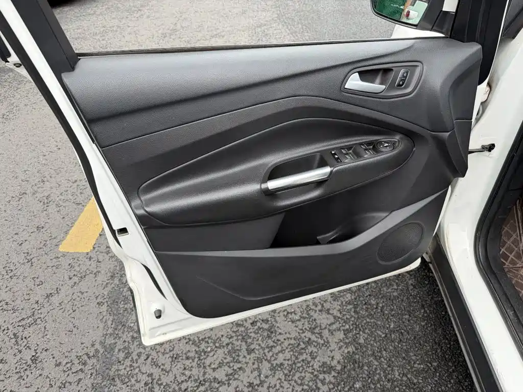 Ford Kuga — миниатюра 6