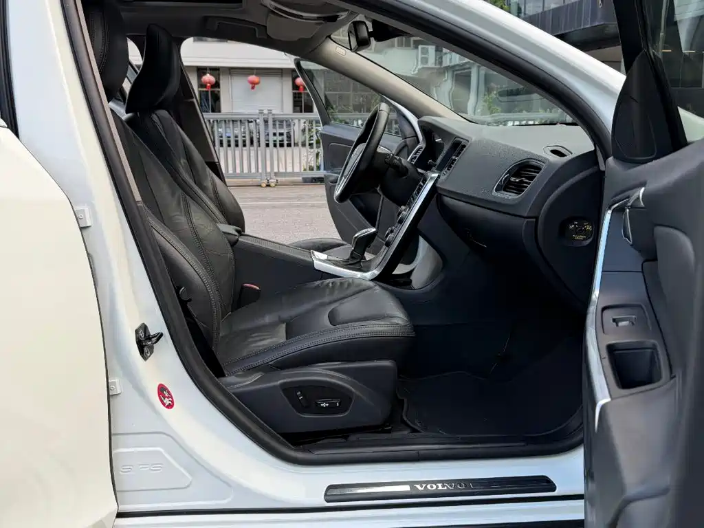 Volvo V60 — миниатюра 11