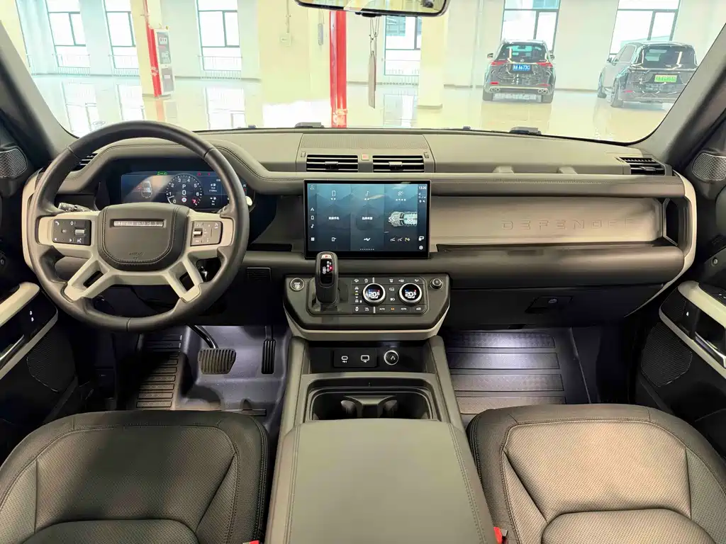 Land Rover Defender 2023 — фото 10