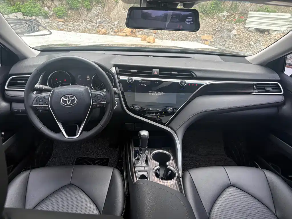 Toyota Camry — миниатюра 5