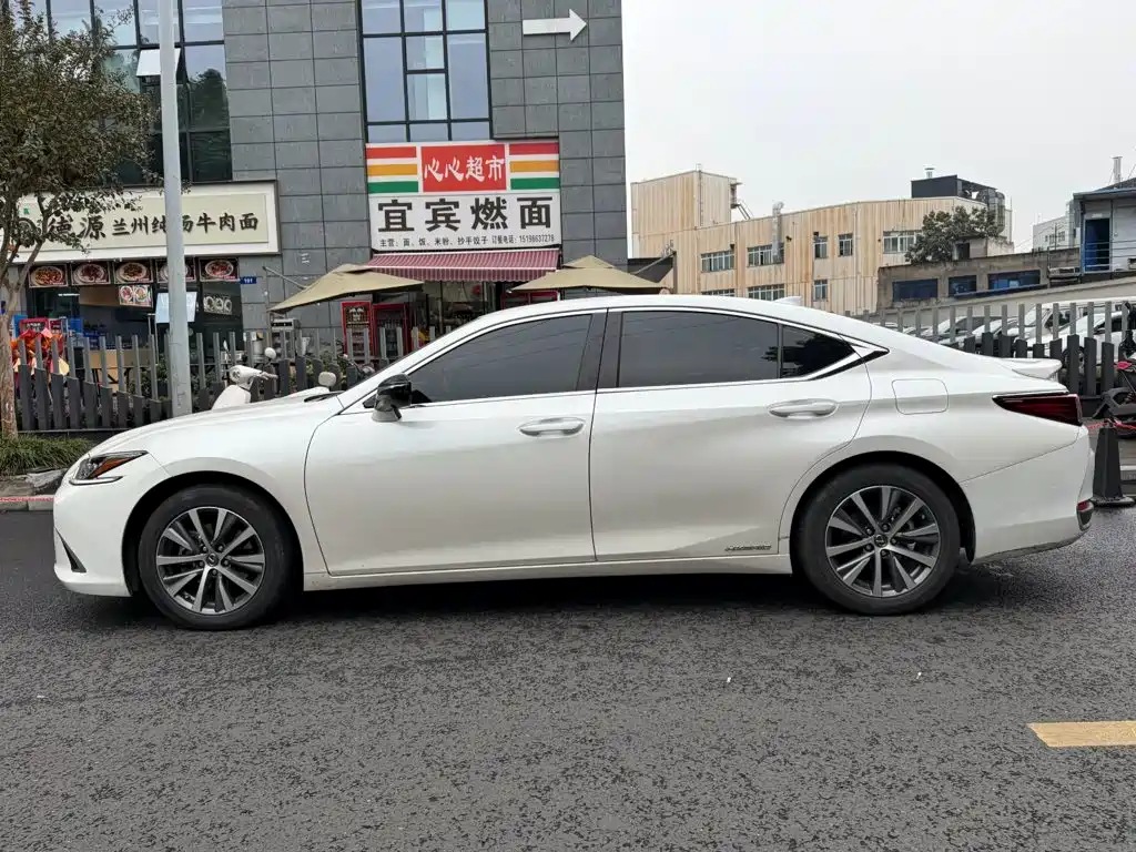Lexus ES — миниатюра 3