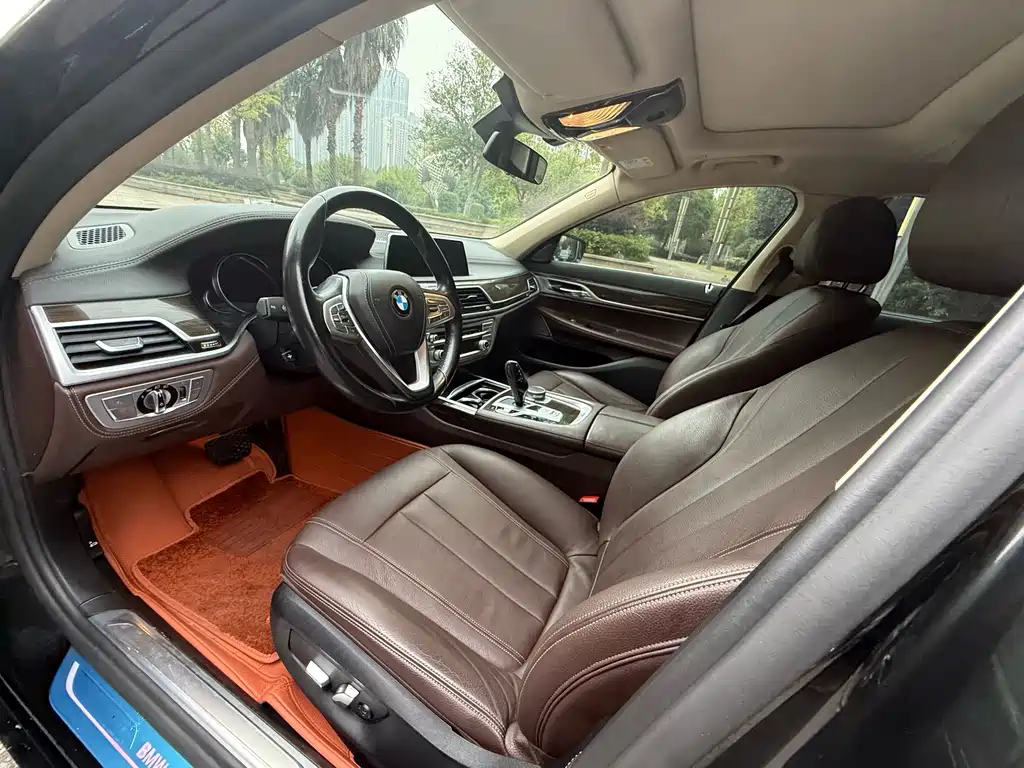 BMW 7 Series — миниатюра 6