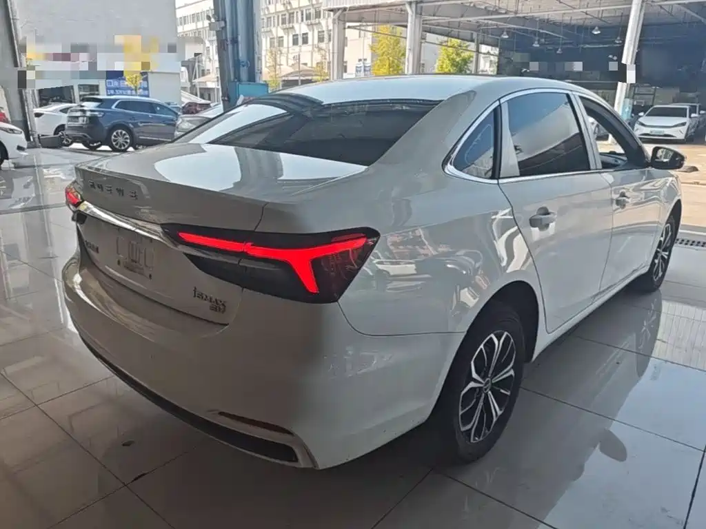 Roewe i6 MAX New Energy — миниатюра 5