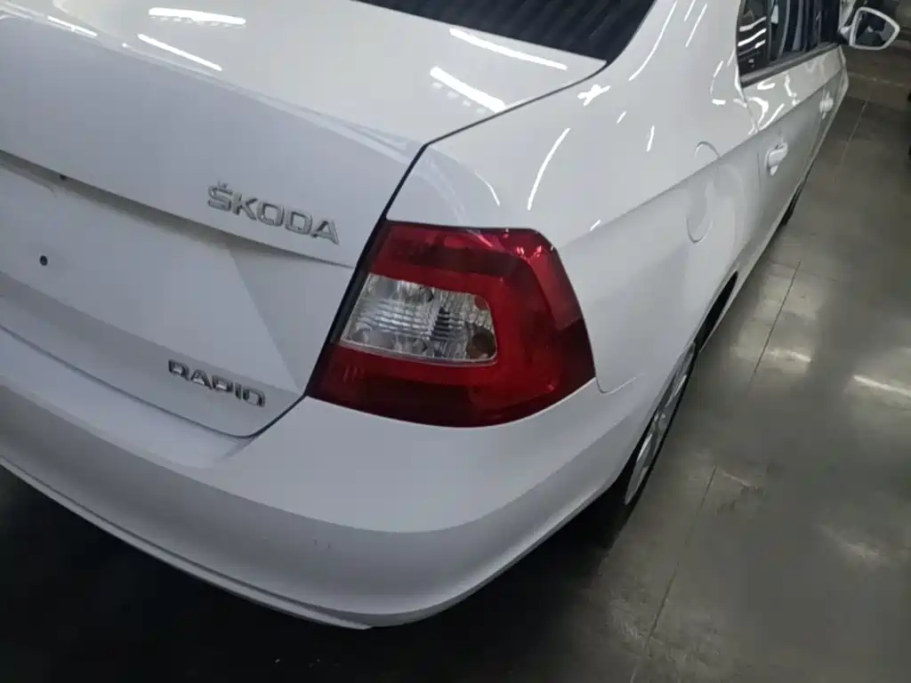 Skoda Rapid — миниатюра 8