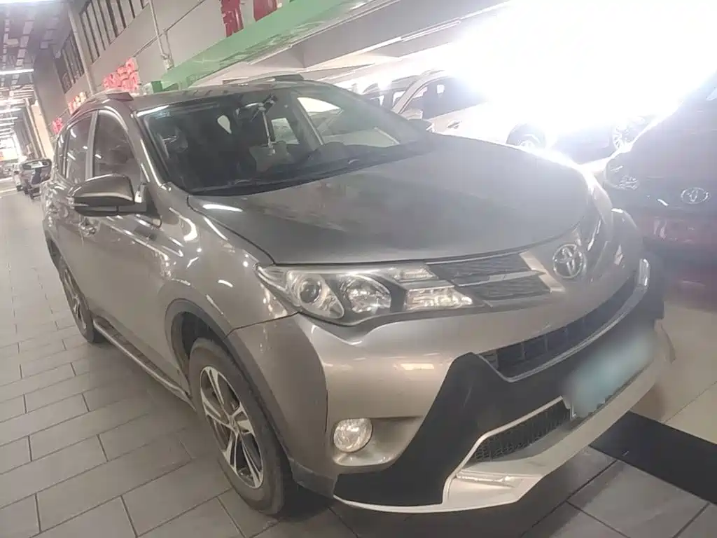 Toyota RAV4 — миниатюра 4