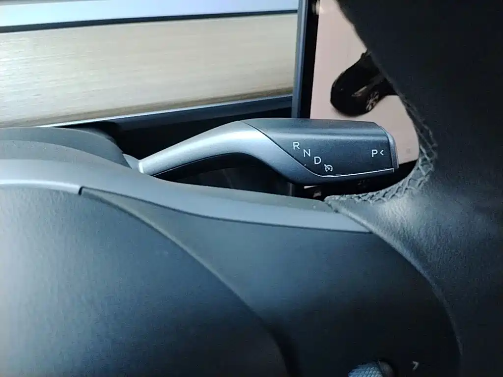 Tesla Model Y — миниатюра 14