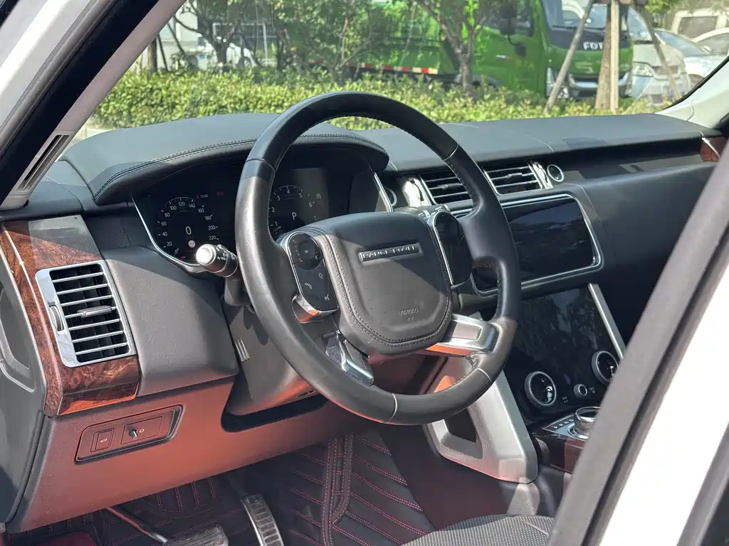 Land Rover Range Rover — миниатюра 4