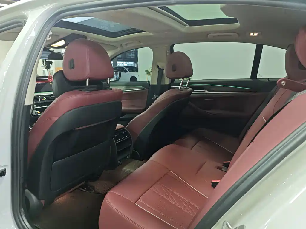 BMW 5 Series — миниатюра 6