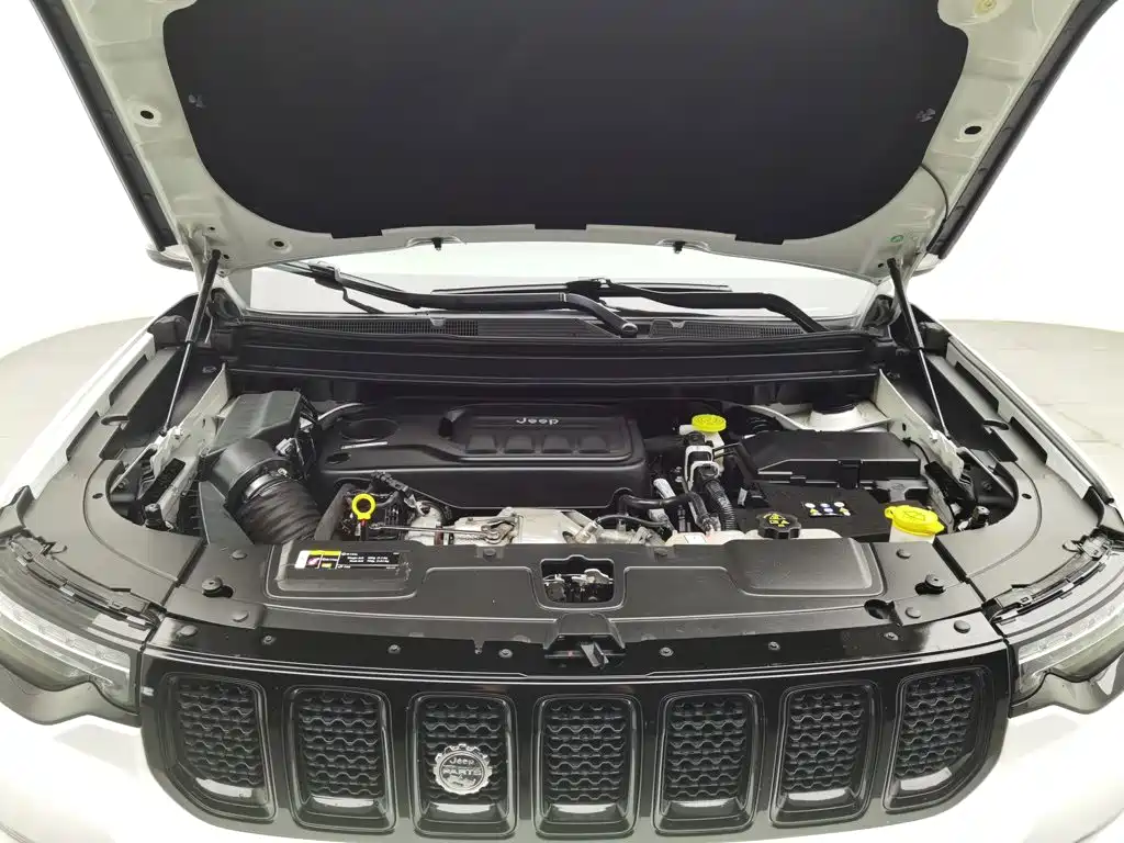 Jeep Grand Commander — миниатюра 6