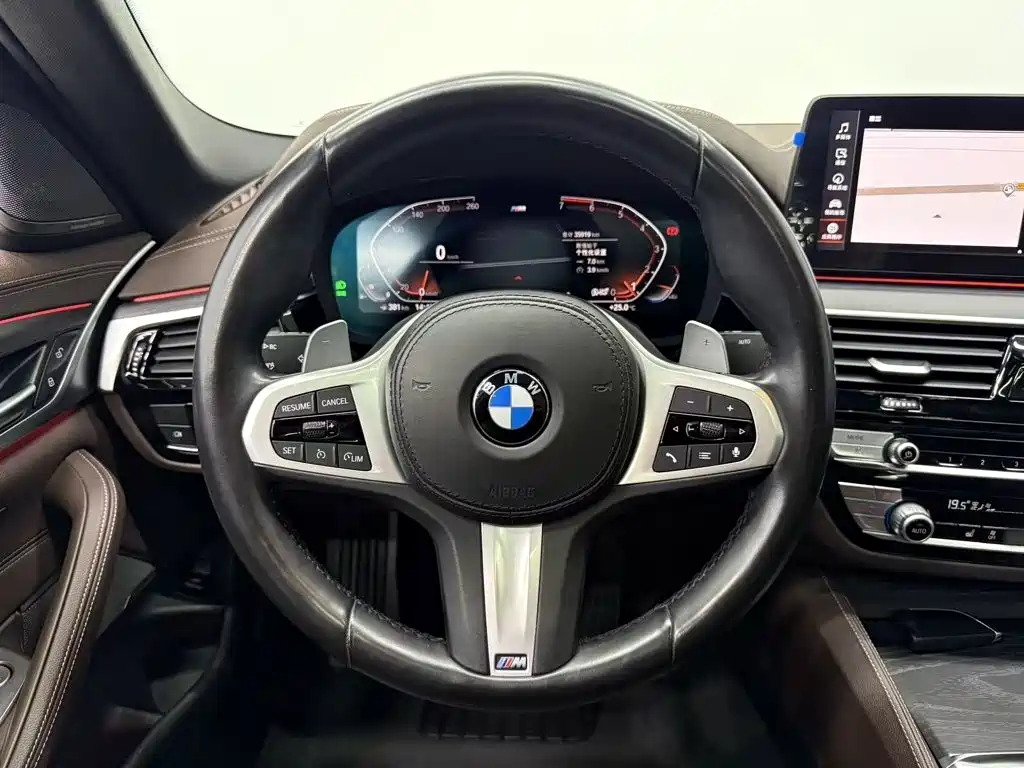 BMW 5 Series — миниатюра 11