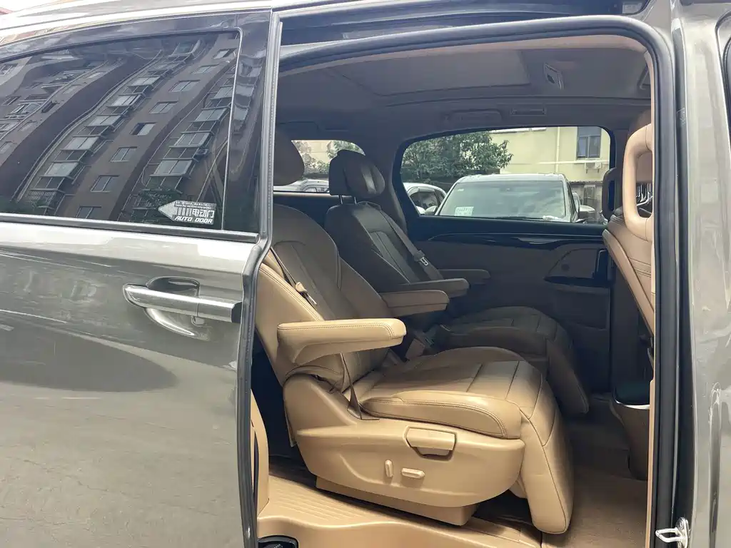 Buick GL8 — миниатюра 10