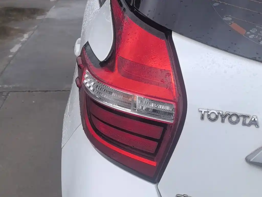 Toyota Yaris L — миниатюра 5