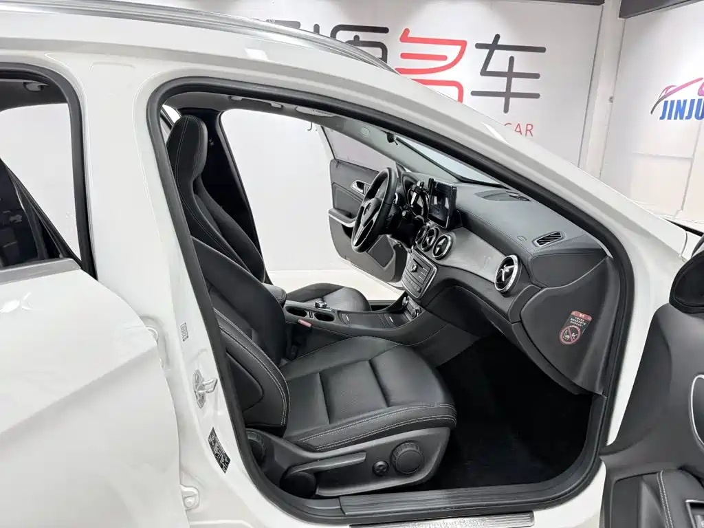 Mercedes-Benz GLA — миниатюра 16
