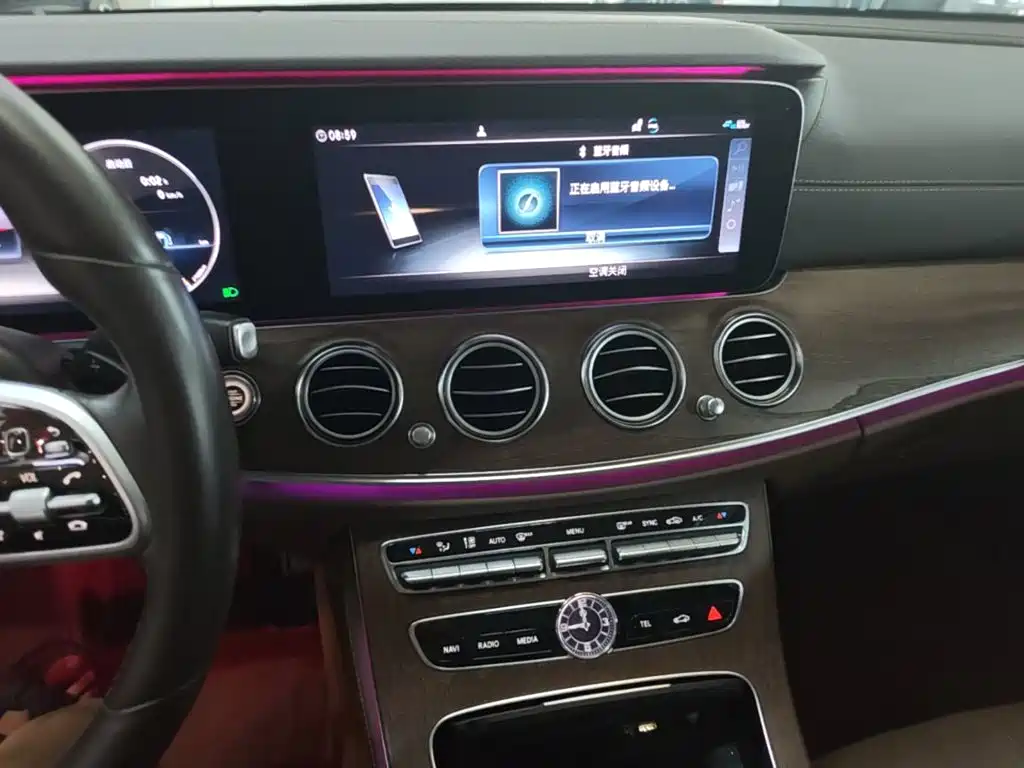 Mercedes-Benz E-Class — миниатюра 13