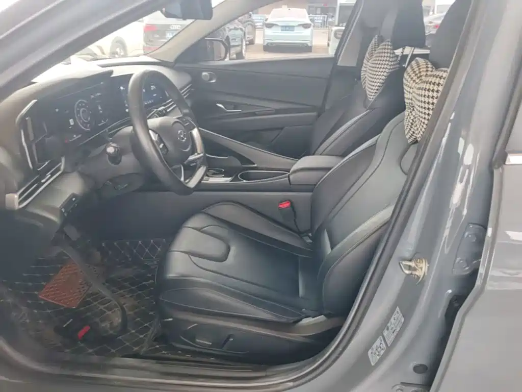 Hyundai Elantra — миниатюра 15