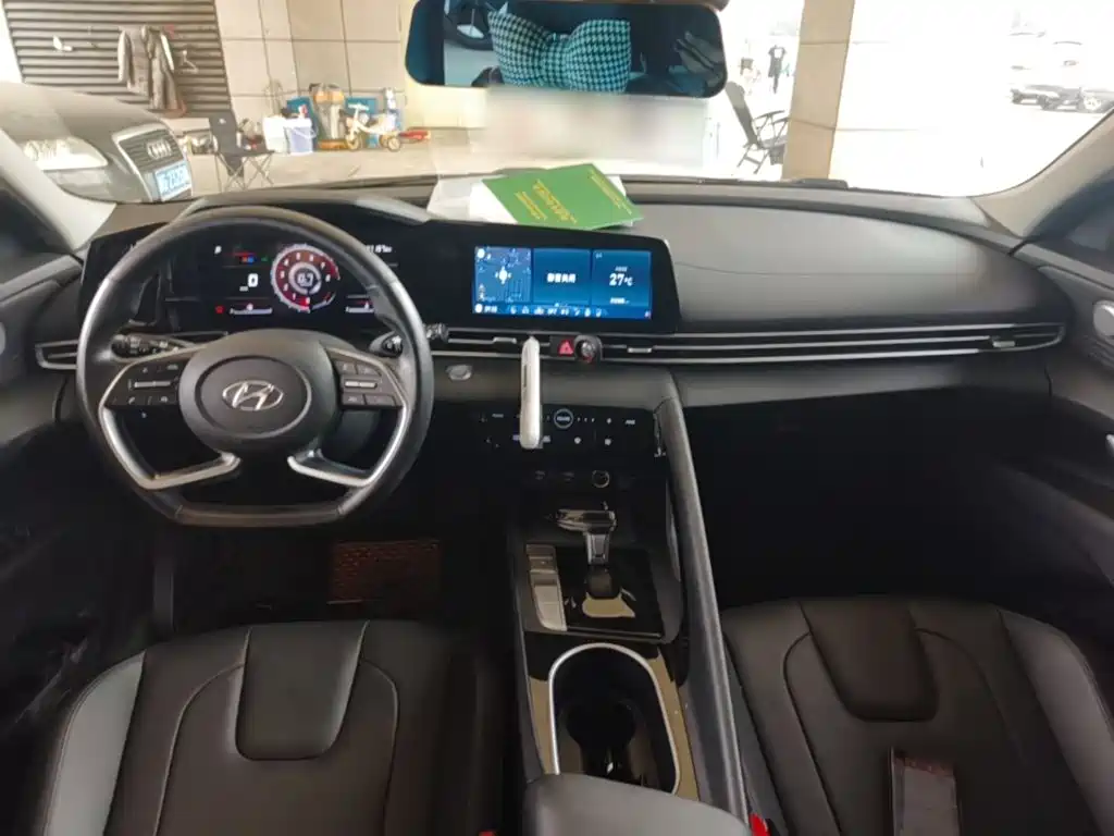 Hyundai Elantra — миниатюра 10