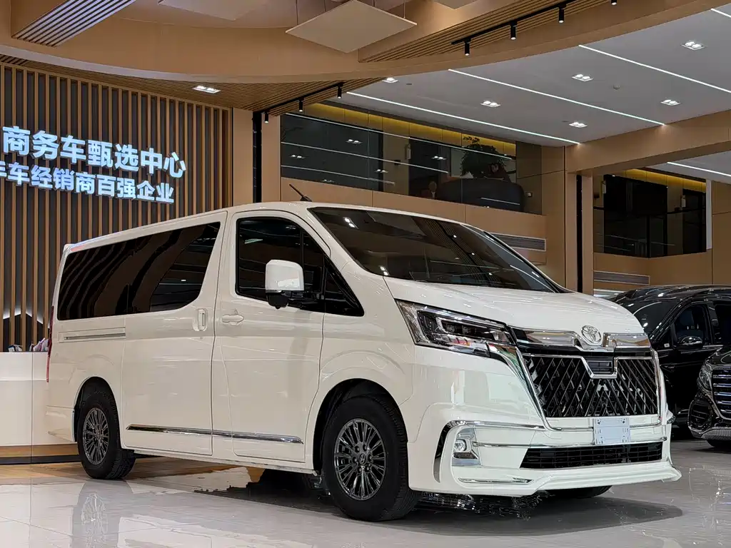 Toyota HiAce 2025 3.5L AT