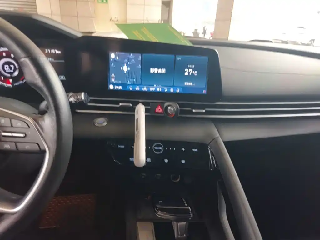 Hyundai Elantra — миниатюра 13