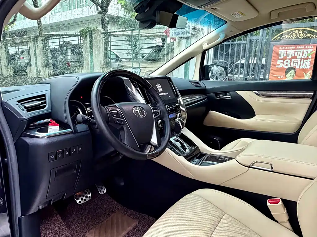 Toyota Vellfire — миниатюра 6