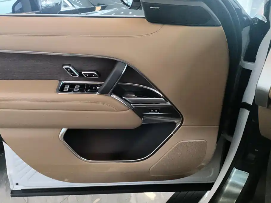Land Rover Range Rover — миниатюра 7