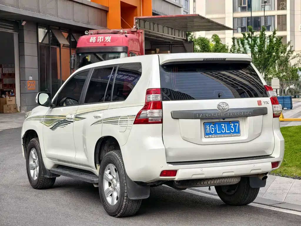 Toyota Land Cruiser Prado 2014 2.7L AT Standard