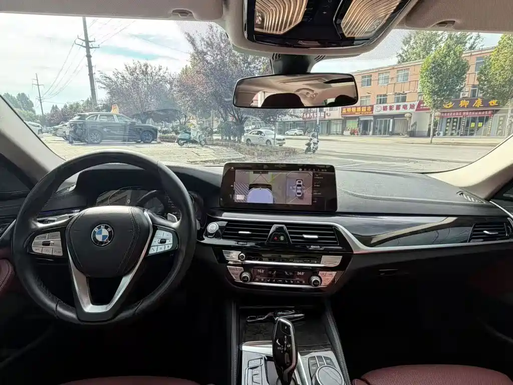 BMW 5 Series — миниатюра 9