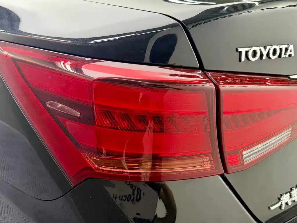 Toyota Crown — миниатюра 6